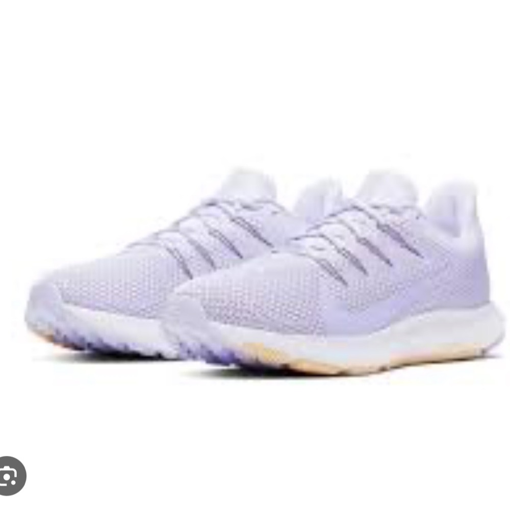 Women’s Nike Quest 2 purple running shoes